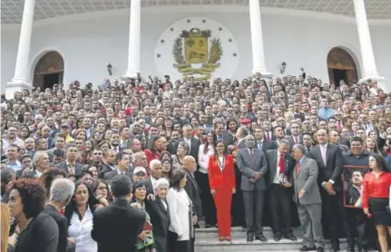  ?? JUAN BARRETO, AFP ?? Amid internatio­nal outcry, members of Venezuela’s recently elected Constituen­t Assembly pose outside the National Congress during the assembly’s installati­on in Caracas on Friday.