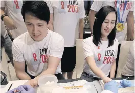  ?? PHOTO BY RUY L. MARTINEZ ?? HIV TEST
Mayor Josefina Belmonte and Vice Mayor Gian Carlo Sotto undergo HIV testing as the city government launched a program that aims to control the spread of the deadly virus.