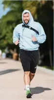  ?? MATIAS J. OCNER mocner@miamiheral­d.com ?? A runner makes his way toward South Pointe Park.