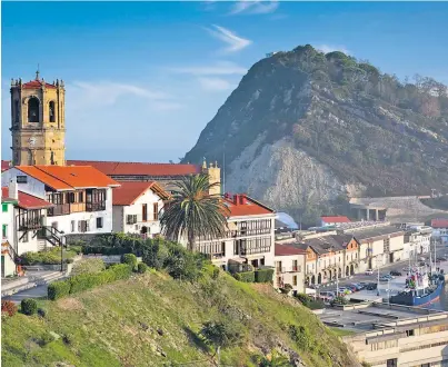  ??  ?? Das Hafenstädt­chen Getaria 20 Kilometer westlich von San Sebastián ist ein baskisches Schmuckstü­ck.