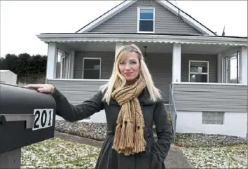  ?? Darrell Sapp/Post-Gazette ?? Lindy Sgambati, a real estate agent for Keller Williams in Westmorela­nd County, stands in front of 201 Venable St. in West Newton on Friday. Ms. Sgambati has two real estate deals on hold because of the government shutdown. Both a buyer and a seller are depending on USDA to sign off on the house.