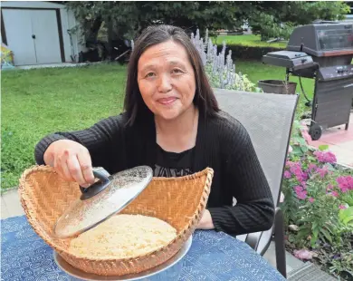  ?? MICHAEL SEARS/MILWAUKEE JOURNAL SENTINEL ?? Chia Youyee Vang makes sticky rice the way her mother taught her.