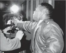  ?? MARK VAN MANEN/ VANCOUVER SUN FILES ?? Boxer Mike Tyson takes exception to being photograph­ed during a 1989 visit to Vancouver to meet his estranged wife Robin Givens.