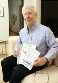  ?? PICTURE: REUTERS ?? FORESIGHT: Economist Richard Thaler with his books after winning the 2017 Nobel Economics Prize.