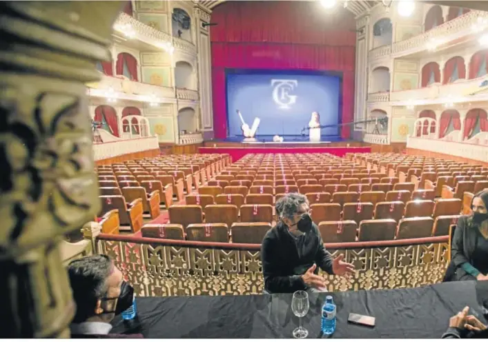  ??  ?? Un momento de la tertulia organizada por Diario del Carnaval el pasado martes en el Gran Teatro Falla.