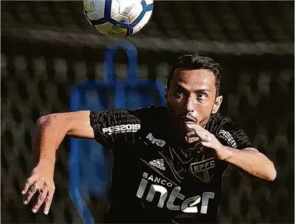  ?? Robson Ventura/folhapress ?? O meia Nenê vive uma ótima fase no São Paulo e tem a missão de conduzir a equipe a uma vitória contra o América-mg, no Morumbi; o camisa 7 é, ao lado de Diego Souza, o artilheiro do Tricolor no ano, com 12 gols