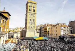  ?? BODAS DE ISABEL ?? Los turistas abarrotaro­n Teruel todo el fin de semana.