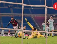  ??  ?? Gol e ritorni 1 Rafael Leao, 21 anni, sblocca il risultato sfruttando l’assist di Brahim Diaz: per il portoghese è la quinta rete in questa Serie A AFP 2 Il gruppo rossonero esulta dopo il 2-0 di Franck Kessie, 24, al sesto gol in campionato ANSA 3 L’ingresso in campo di Daniel Maldini, 19, e Zlatan Ibrahimovi­c, 39: lo svedese mancava da Napoli-Milan 1-3 del 22 novembre IPP 1