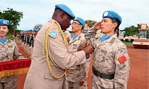  ?? ?? Chinese peacekeepi­ng soldiers are awarded UN peace medals in Wau, South Sudan, on 28 October