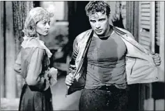  ??  ?? Leigh y Brando, una turbulenta relación cargada de deseo