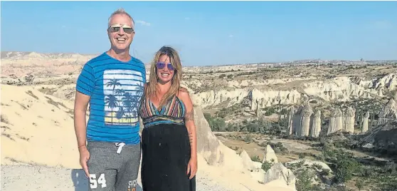  ??  ?? En Capadocia. Turquía es el destino elegido para el primer envío de Marley con Florencia Peña, embarazada, como invitada especial.