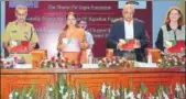  ?? HT PHOTO ?? Pradeep Yohanne Gupta (centre) and his wife Linda Haynes (right) with Rajasthan chief minister Vasundhara Raje and DGP Ajit Singh Shekhawat (left) in Jaipur on Sunday.