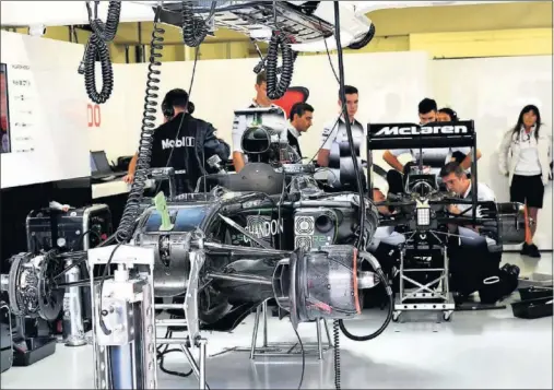  ??  ?? EVOLUCIÓN. McLaren y Honda trabajan duro para que el monoplaza de este año pueda pelear regularmen­te por las plazas de podio.