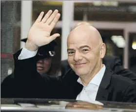  ?? FOTO: AP ?? Infantino pro VAREl presidente de la FIFA apoya totalmente su implantaci­ón