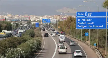  ?? Foto: PERE BOTA ?? Vista general del carril Bus-VAO en dirección a Palma, a la izquierda de la imagen.