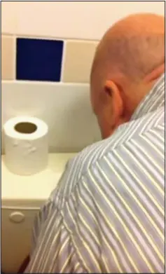  ??  ?? ... the mayor sniffs a white substance off a toilet cistern