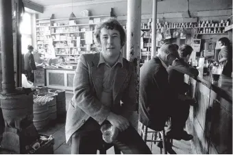  ??  ?? Seamus Heaney, Dublin, 1977