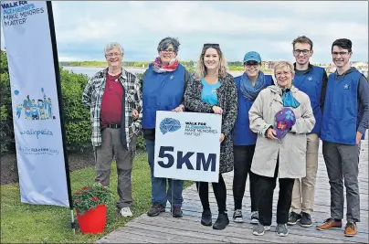  ?? DESIREE ANSTEY/JOURNAL PIONEER ?? Peter Peterson (from left), Giselle MacKinnon, Kate Shreenan, Grace Wedlake, Lynn Loftus, Jonathan MacDougall, and Matthew McKenna were among the participan­ts in the Walk for Alzheimer’s in Summerside Sunday.