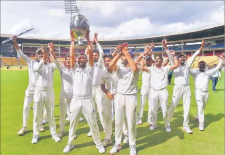  ?? PTI ?? MP players celebrate their Ranji Trophy win against Mumbai at the M Chinnaswam­y Stadium in Bengaluru on Sunday.