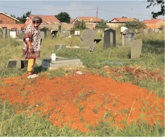  ?? | THOBILE MATHONSI African News Agency (ANA) ?? SANDRA Cyster at the reopened grave of her father at the Eersterust cemetery.