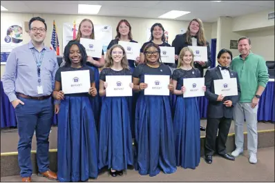  ?? ELISHA MORRISON/ The Saline Courier ?? Director of Choirs Tanner Oglesby, left, and School Board President Tyler Nelson, right stands with the choir members who recently earned All State Choir honors — Lyndsey Abbott, Mili Berry, Bianca Euler, Bee Golleher, Maegan Hall, Pedro Hernandez, Tyler Phillips, Dierra Williams, Ria Colvert and Lizzy Porter