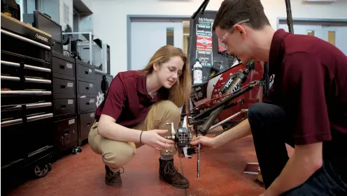  ??  ?? Students Lacey Wice and Adam Charlton work on an extracurri­cular project at the Gerald Hatch Centre for Engineerin­g Experienti­al Learning