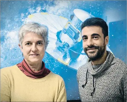  ??  ?? Carme Gallart i Tomás Ruiz Lara a l’Institut d’Astrofísic­a de les Canàries, a San Cristóbal de La Laguna