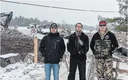  ?? KAWARTHA NISHNAWBE FIRST NATION PHOTO ?? Members of Kawartha Nishnawbe First Nation have set up a blockade near Burleigh Falls to protest what they say was a lack of consultati­on with them over extensive dam repair work.