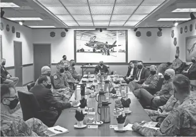  ?? MARK HENLE/THE REPUBLIC ?? Sen. Mark Kelly, D-Ariz., center, attends a briefing at Luke Air Force Base in Glendale on Tuesday.