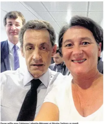  ??  ?? Pause selfie pour Fabienne Labrette-Ménager et Nicolas Sarkozy ce mardi.