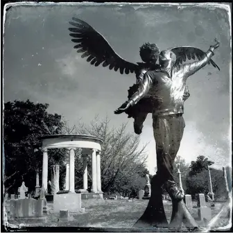  ?? PHOTOS BY MIKE BROWN/THE COMMERCIAL APPEAL ?? College student Max Rose died at age 19 after a car accident in 2009. A 13-foot-tall bronze monument to Rose, designed and sculpted by artist Roy Tamboli, is the first sculpted monument at Elmwood Cemetery in 15 years.