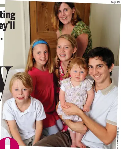  ?? Picture:MURRAYSAND­ERS ?? Happy house: Shona with her children and au pair Fabien