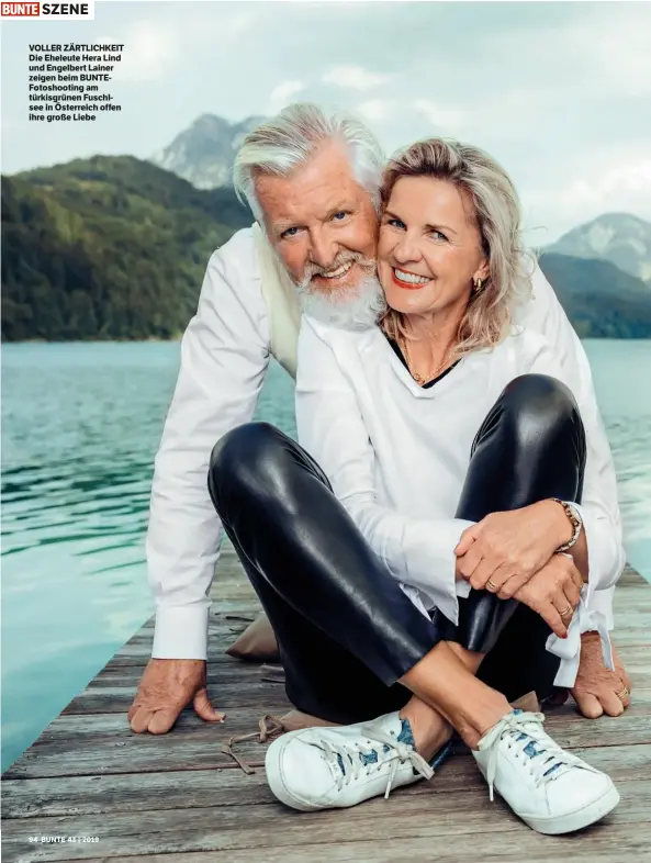  ??  ?? VOLLER ZÄRTLICHKE­IT Die Eheleute Hera Lind und Engelbert Lainer zeigen beim BUNTEFotos­hooting am türkisgrün­en Fuschlsee in Österreich offen ihre große Liebe