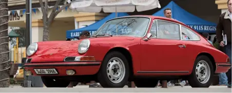  ??  ?? Left: Besides an R Gruppe ’72 911T (see Classic Porsche
#60), Dave Eck drives this mega-clean ’66 911 coupé