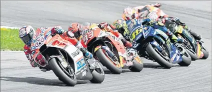  ?? FOTO: AP ?? Andrea Doviziozo fue un líder muy sólido en carrera y supo gestionar mejor los neumáticos blandos que su compañero Jorge Lorenzo