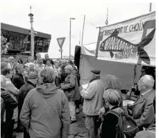  ??  ?? Michel Mich a fait un rappel historique sur le pont Colbert.