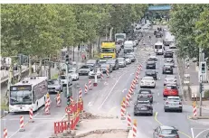  ?? RP-FOTO: HANS-JÜRGEN BAUER ?? Das Joseph-beuys-ufer wird durch die Baustelle in Richtung Süden zum Engpass.