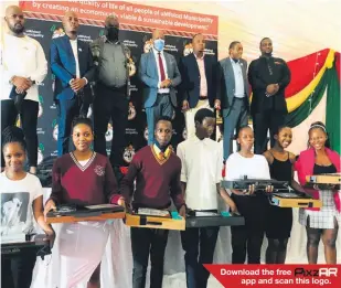  ?? ?? Municipal representa­tives with top matric achievers