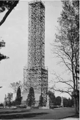  ?? NIAGARA FALLS PUBLIC LIBRARY ?? During a thundersto­rm on April 5, 1929, a lightning bolt is believed to have struck Brock’s Monument, sending his extended right arm hurtling to the ground below necessitat­ing the raised scaffoldin­g needed to make extensive repairs.