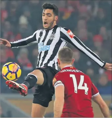  ??  ?? SALDRÁ DE LA PREMIER. Mikel Merino no ha jugado mucho en el Newcastle y tiene muchas novias.