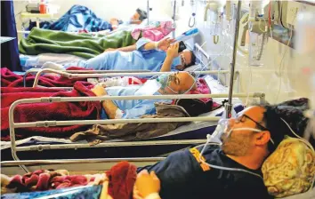  ?? AP ?? ■
Covid-19 patients are treated at the Shohadaye Tajrish Hospital in Tehran. Iran remains the worst-hit country in the Middle East with 2.2 million cases and 67,000 deaths.