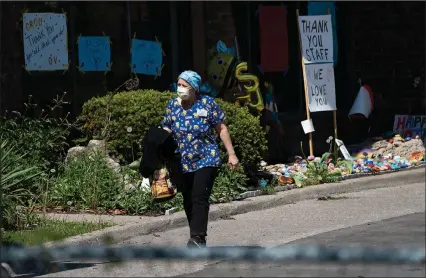  ?? The Canadian Press ?? A home-care worker is shown outside Orchard Villa long-term care home in Pickering, Ont., on Tuesday.