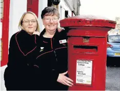  ?? 300117post­office_02 ?? Congratula­tions Speed Long-serving Sandra (right) with colleague Lynn