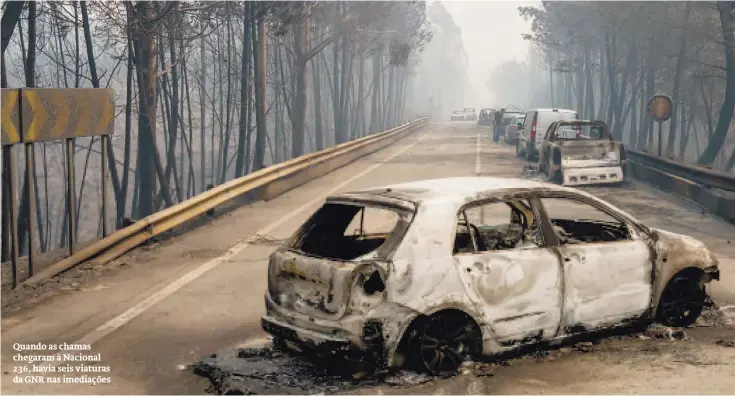  ??  ?? Quando as chamas chegaram à Nacional 236, havia seis viaturas da GNR nas imediações