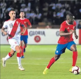  ?? AFP ?? El atacante Joel Campbell marcó diferencia en el encuentro de anoche entre Costa Rica y Perú. El ariete anotó desde los once pasos.