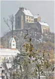  ?? ARCHIVFOTO: REINHARD WÜNSCH ?? Die Waldburg, das Wahrzeiche­n Oberschwab­ens, ist schon seit diesem Frühjahr geschlosse­n und macht wohl frühestens 2019 wieder auf.