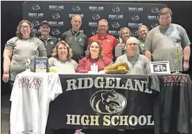  ?? Contribute­d ?? Kim, David, Cody and Cherylynn Cope celebrate with Ridgeland senior softball player Makayla Cope as she signed college papers to play with Bryan College this past Thursday. Also on hand for the ceremony were Ridgeland coaches Wade Thomison, Richie Wood, Jonia Davis and Keli Bruning and Coach Randy Crawford of Bryan College.