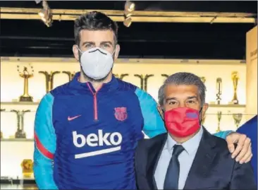  ??  ?? Gerard Piqué, con Joan Laporta en una imagen reciente.