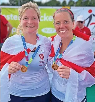  ?? ?? ●●Hockey world champions Sarah Hopkin (left) and Bex Ward