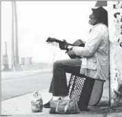  ?? Los Angeles Times ?? TED HAWKINS with his crate and tip jar in Venice.